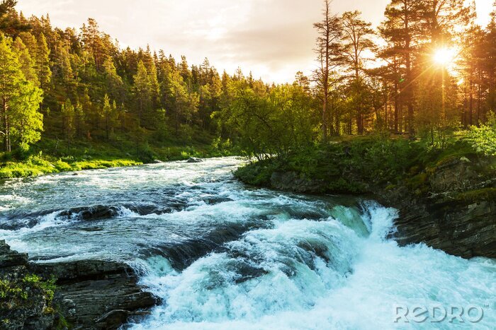 Fotobehang Scandinavische bergen en rivier
