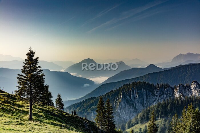 Fotobehang Schilderachtig berglandschap bij zonsopgang in de Alpen