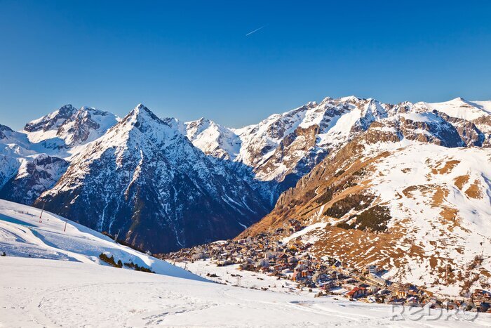 Fotobehang Skioord in de Franse Alpen