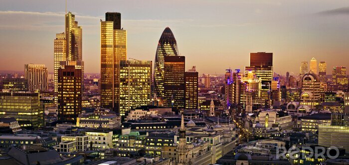 Fotobehang Skyline van de verlichte stad