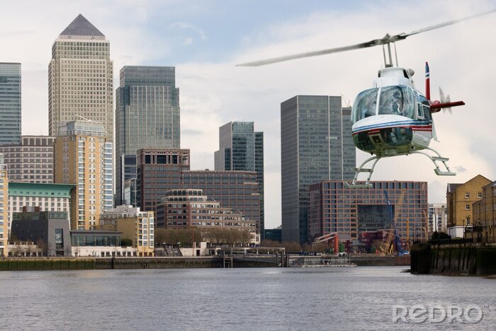 Fotobehang Skyline van gebouwen en helikopter