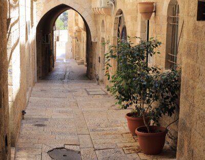 Fotobehang Smalle straat in de joodse wijk van Jeruzalem