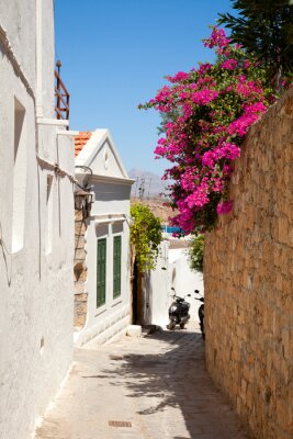 Fotobehang Smalle straat in Lindos.Rhodes eiland, Griekenland
