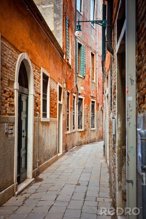 Fotobehang Smalle straat in Venetië