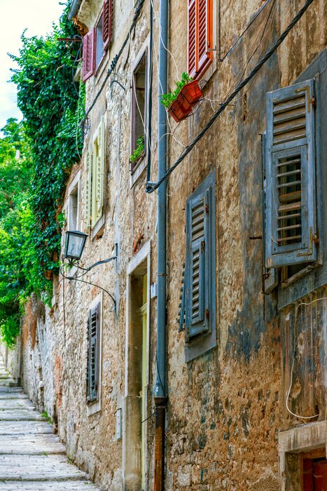 Fotobehang Smalle straatjes in Pula