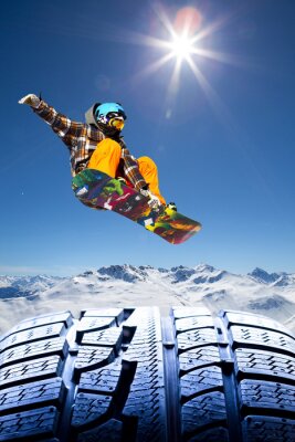 Fotobehang Snowboarder in de bergen