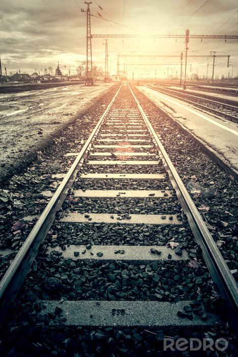 Fotobehang Sporen zonder treinen in de zon