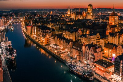 Fotobehang Stadslandschap van Gdansk bij nacht