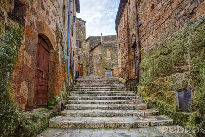 Fotobehang Steegje in de oude binnenstad van Pitigliano Toscane Italië
