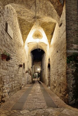 Fotobehang Steegje in de oude stad, Assisi, Umbrië, Italië