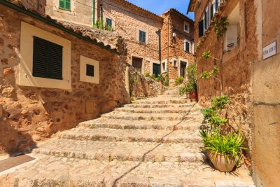 Fotobehang Stenen huizen op straat Fornalutx dorp, eiland Mallorca