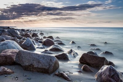 Fotobehang Stenen op het strand en de zee