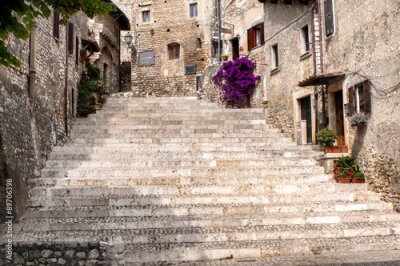 Fotobehang Stenen trappen in de oude stad