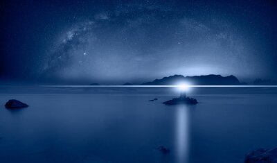 Fotobehang Sterren aan de nachtelijke hemel boven de zee