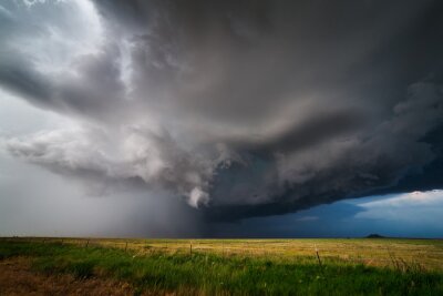 Storm en wolken in de zomer