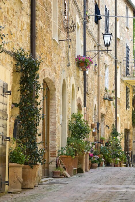 Fotobehang Straat in het Italiaanse stadje Pienza.