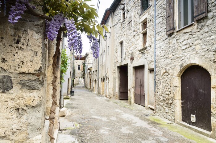 Fotobehang Straat tussen oude huizen