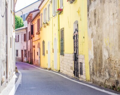 Fotobehang Straat van klein Italiaans dorpje