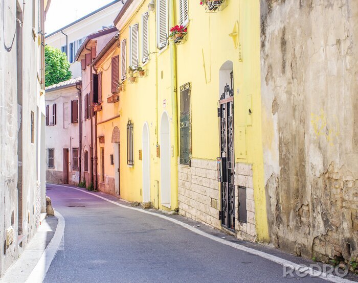 Fotobehang Straat van klein Italiaans dorpje