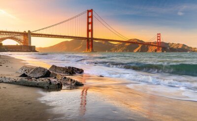 Strand en brugmening in San Francisco