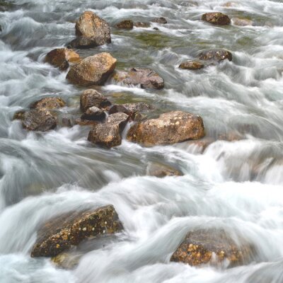 Fotobehang Stromende rivier en stenen