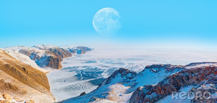 Fotobehang Subtiel zicht van de maan boven een bergketen