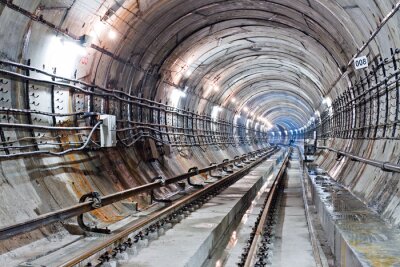 Fotobehang Technische tunnel met spoorrails