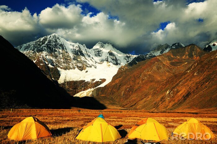 Fotobehang Tenten voor de bergen