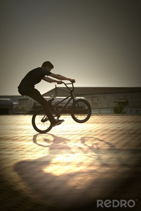 Fotobehang Tiener op BMX-fiets