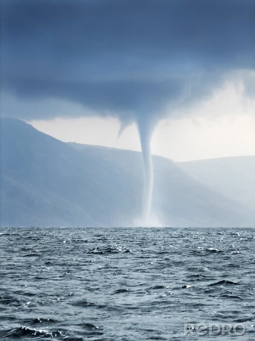 Fotobehang Tornado boven het water