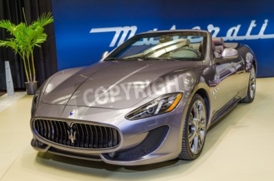 Fotobehang TORONTO-februari 15: Tentoonstelling van de Maserati Grote Turismo Convertible Sport tijdens het Toronto International Auto Show 2013. De show wordt verwacht tot 40 jaar is dit 2013.