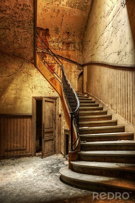 Fotobehang Trap in een oud gebouw