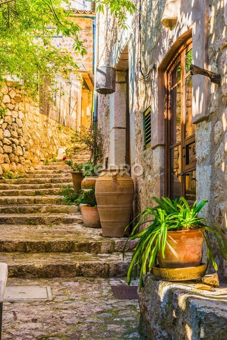 Fotobehang Trappen in een rotsachtig steegje