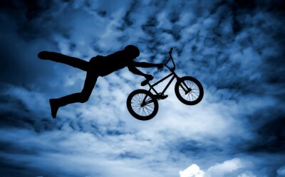 Fotobehang Trucs met BMX op een hemelachtergrond
