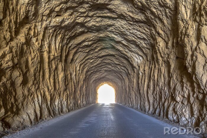 Fotobehang Tunnel in de rotsen