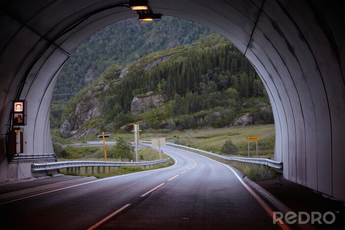 Fotobehang Tunnel met Noors landschap