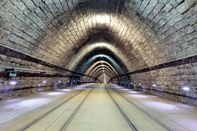 Tunnel met sporen