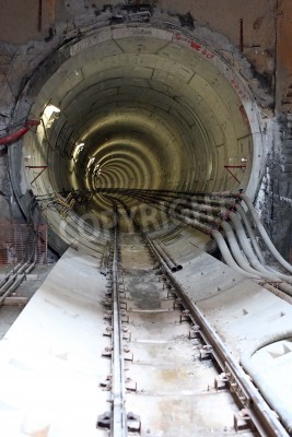 Fotobehang Tunnel met sporen en kabels