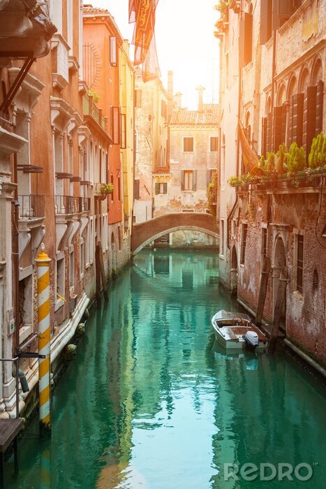Fotobehang Turquoise water in het Venetiaanse kanaal