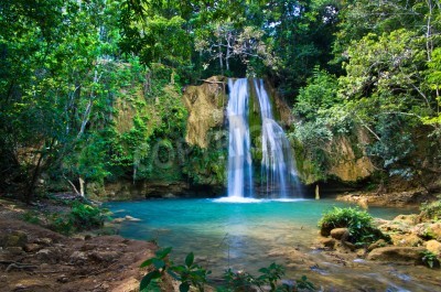 Fotobehang Turquoise waterval in de jungle