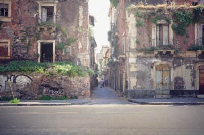 Twee verlaten huizen. Catania.