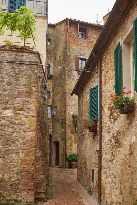Fotobehang Typisch Italiaans smalle straat