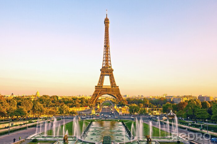 Fotobehang Uitzicht op de Eiffeltoren bij zonsondergang in Parijs, Frankrijk