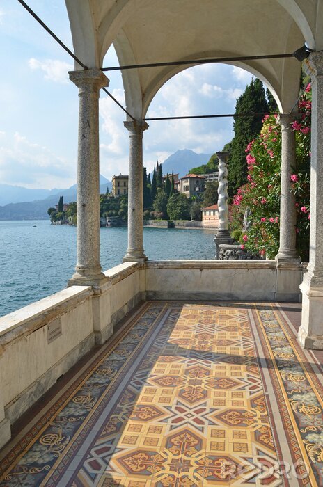 Fotobehang Uitzicht op het meer Como van villa Monastero. Italië