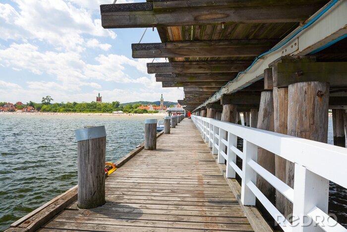 Fotobehang Uitzicht op het strand vanaf de pier