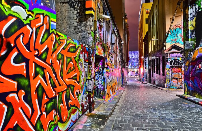 Fotobehang Uitzicht op kleurrijke graffitikunstwerken op Hosier Lane in Melbourne