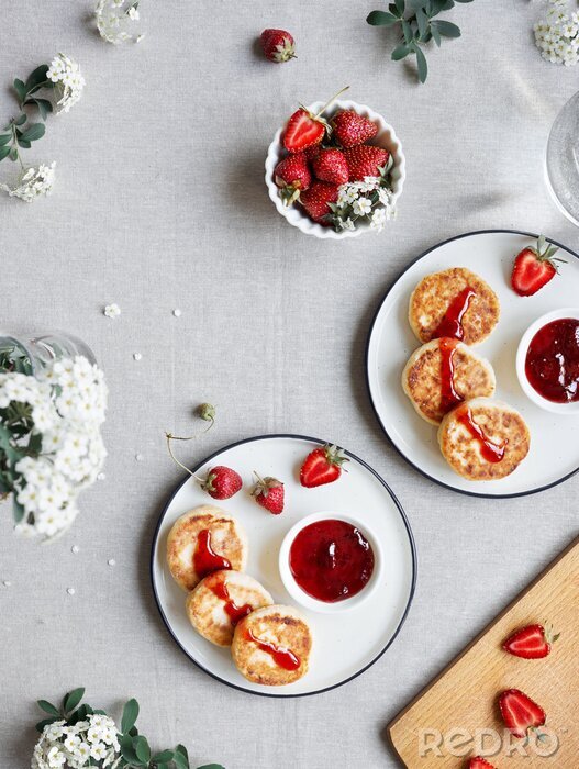 Fotobehang Ukrainian cheese pancakes Syrniki with strawberry jam and berries