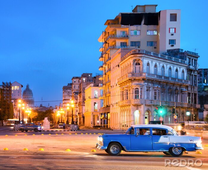 Fotobehang Urban scene 's nachts in Oud Havana