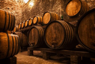 Fotobehang Vaten wijn in een ondergrondse wijngaard