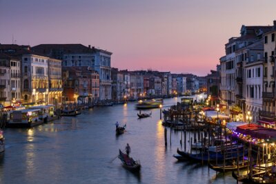 Fotobehang Venetiaans landschap met uitzicht op de zonsondergang